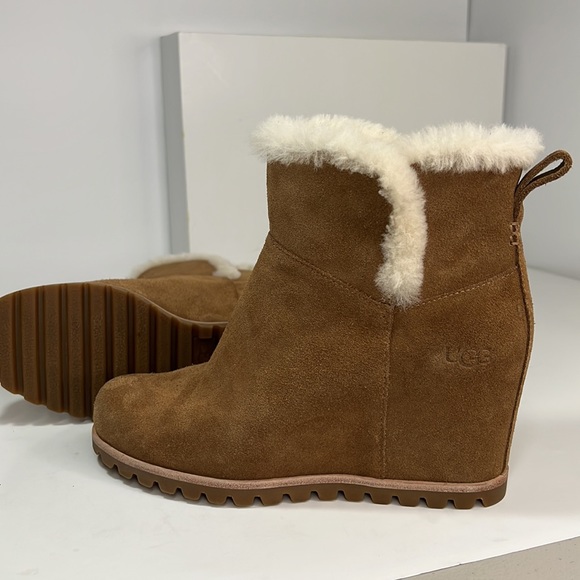seyline waterproof genuine shearling bootie